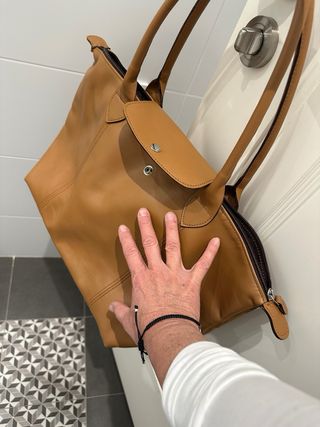 Bolso de hombro de cuero marrón claro