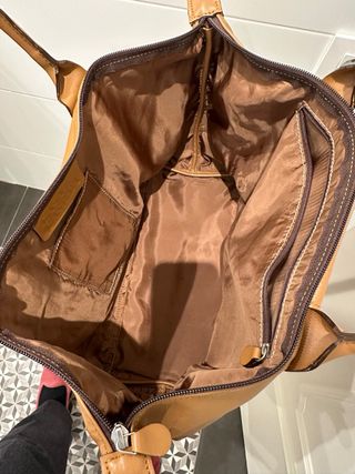 Bolso de hombro de cuero marrón claro