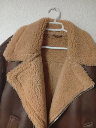 Chaqueta/cazadora de cuero borreguillo Zara