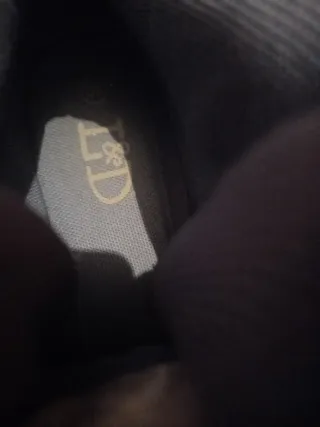 Zapatos deportivos azules y grises