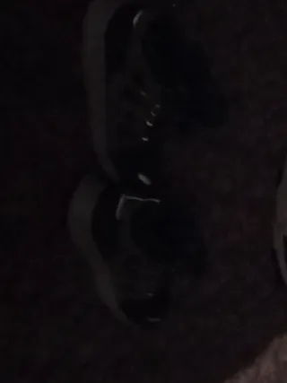 Zapatos deportivos azules y grises