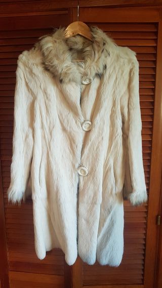 Abrigo de pelo corto beige y multicolor