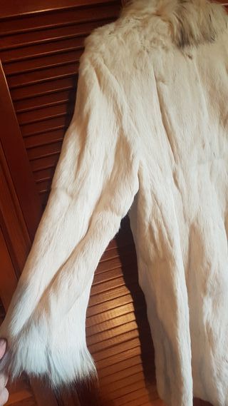 Abrigo de pelo corto beige y multicolor