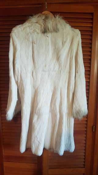 Abrigo de pelo corto beige y multicolor