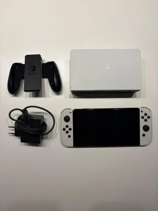 Nintendo Switch OLED Bianca + Accessori + gioco