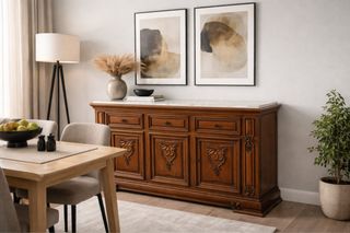 Aparador de madera con encimera de mármol blanco