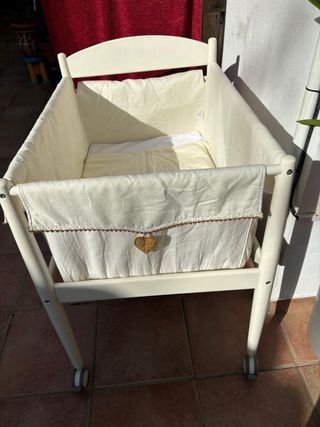 Minicuna con ruedas