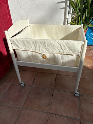 Minicuna con ruedas