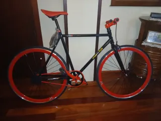 Bici Urbana Fixie Negra y Roja