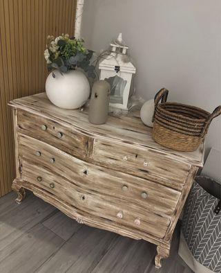 Cómoda de madera rústica