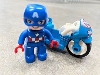 Lego Duplo Capitán América con Moto