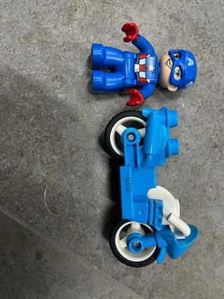 Lego Duplo Capitán América con Moto