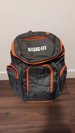 Mochilas Basic Fit Negras y Naranjas