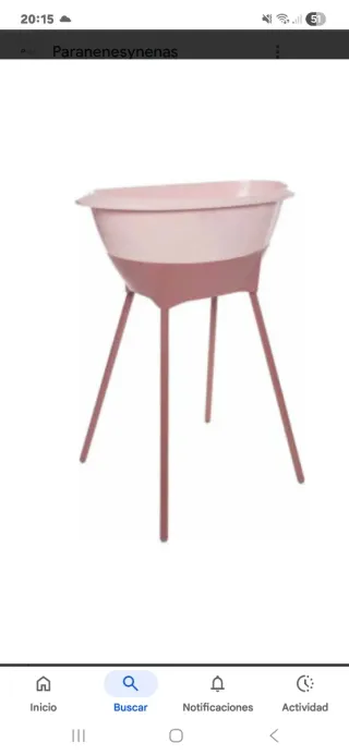 Bañera de bebé rosa con patas