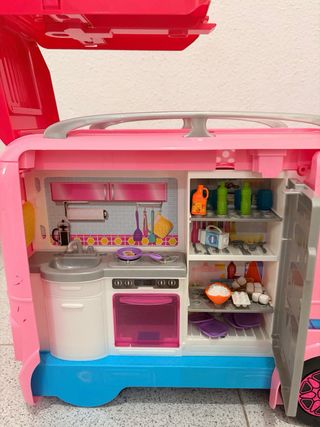 Caravana Barbie con Piscina y Tobogán