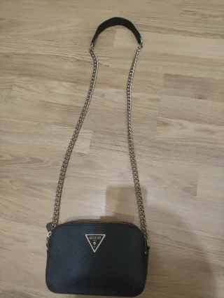 Bolso Guess Negro Cadena dorada