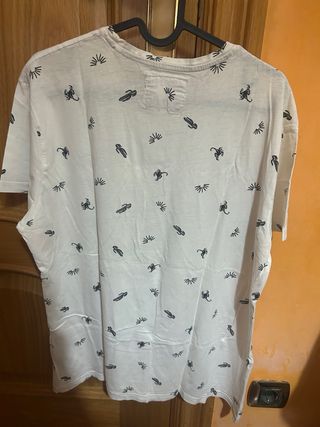 Camiseta primark blanca con estampados