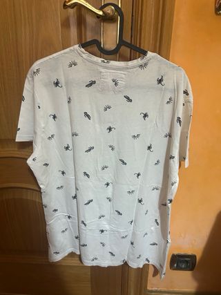 Camiseta primark blanca con estampados