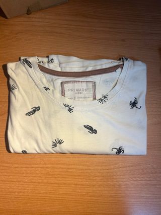 Camiseta primark blanca con estampados
