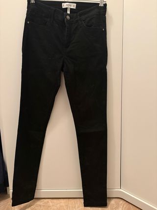 Pantalón negro Mango Talla 36