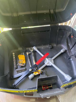 Baúl grande moto con herramientas