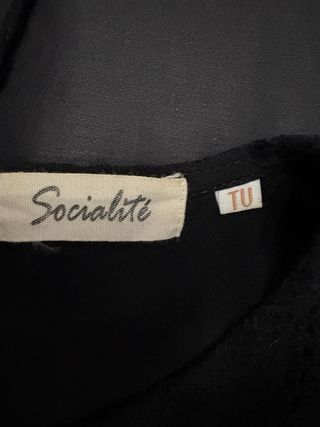 Blusa Socialite Negra con Volantes