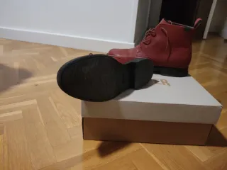 Botines Camper, color burdeos, cordones, de piel