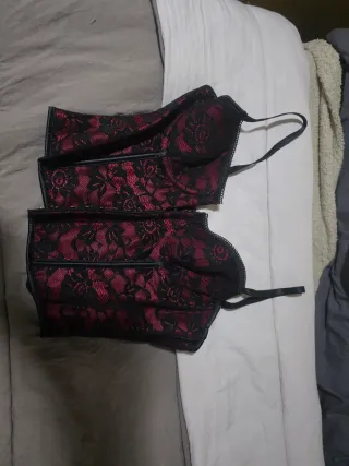 Corsé Negro y Rojo Encaje