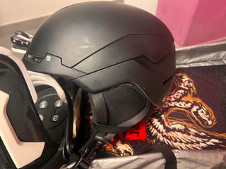 Tabla Snowboard Atomic Discharger casco y botas