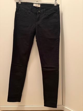 Vaqueros Mango elásticos negros