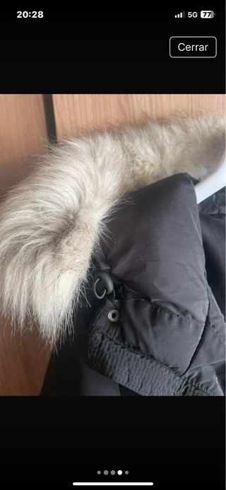 Parka Zara Negra con Capucha y Pelo