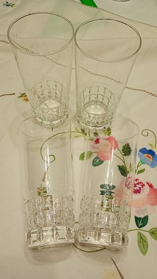 Juego de 4 vasos de cristal tallado