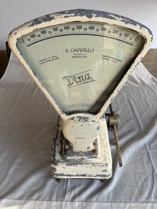Báscula antigua de ultramarinos marca DINA.