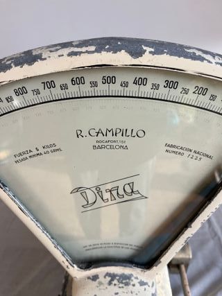 Báscula antigua de ultramarinos marca DINA.