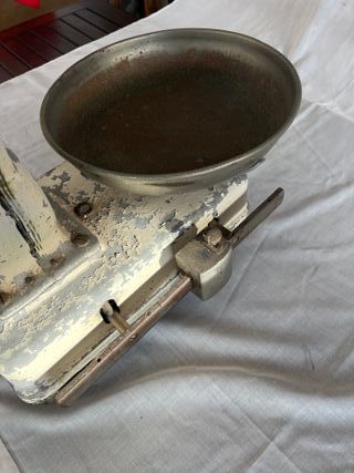 Báscula antigua de ultramarinos marca DINA.