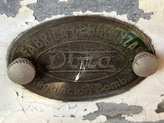 Báscula antigua de ultramarinos marca DINA.