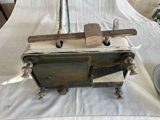 Báscula antigua de ultramarinos marca DINA.
