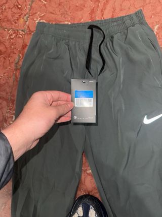 Conjunto deportivo Nike gris