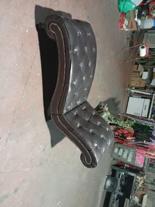 Chaise longue de cuero marrón