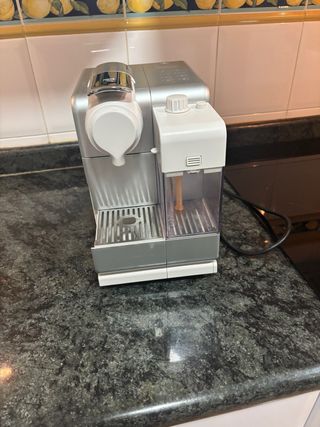Cafetera Nespresso Lattissima