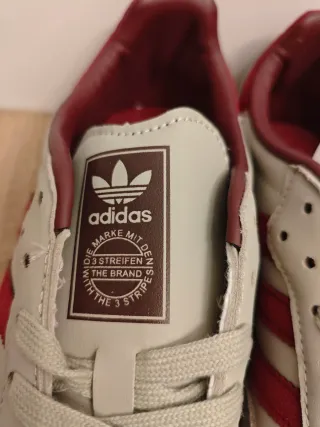 Zapatillas Adidas Beige y Rojo