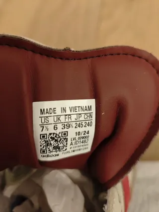 Zapatillas Adidas Beige y Rojo