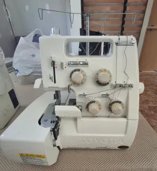 Máquina de coser Toyota Overlock venta en person