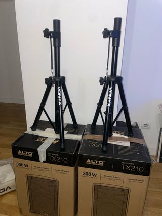 Altavoces Alto TX210 (2 unidades) y pies VONYX