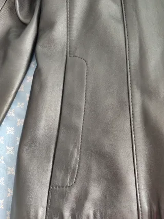 Chaqueta de piel negra