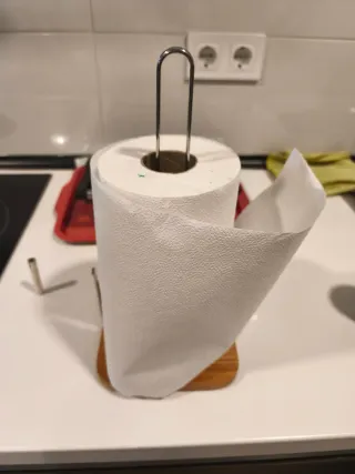 Portarrollos de cocina de bambú y metal