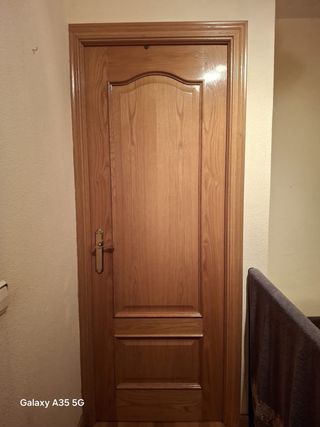 Puerta de madera interior 5 lisas y 2 con cristal