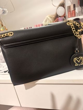 Borsa Love Moschino nera con logo oro
