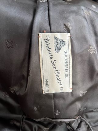 Abrigo de piel de zorro natural, de peletería.