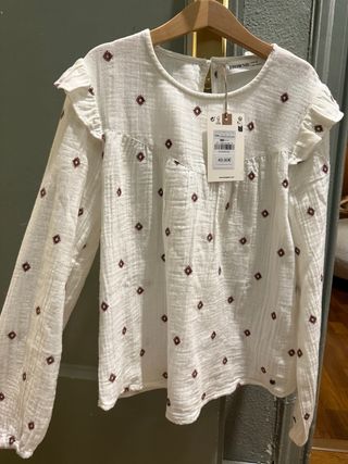 Blusa Brownie blanca bordada